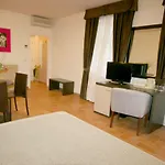 1 Hotel