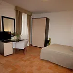 1 Hotel 4*