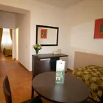 1 Hotel 4*